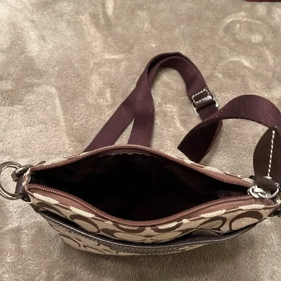 Like new COACH Cross Body Bag. Used once, no tears or stains. - Picture 6 of 11